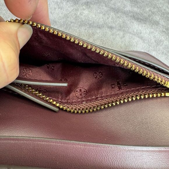 Tory Burch Claret Willa Quilted Burgundy Leather Compact Wallet - Picture 11 of 12